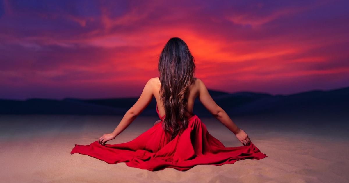 Sa robe rouge autour