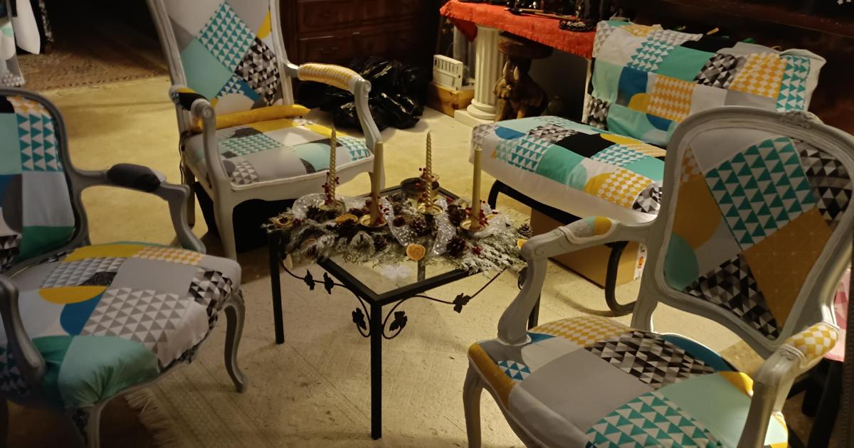 FAUTEUILS - CHAISES