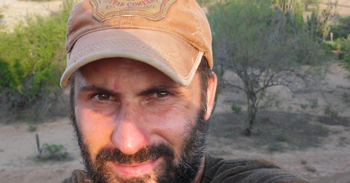 Ma barbe de "guerillo" en hommage au revolutionnaire Castro, symbole de la resistance contre l imperialisme du capitalisme outrancié