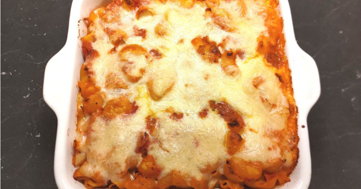 Gratin de pâtes double fromage en sauce tomates - Recette en vidéo