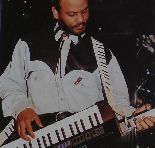 Il jouait du piano debout