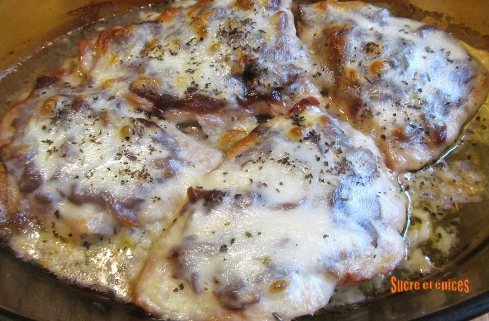 Escalopes de dinde gratinées au confit d'oignons et mozzarella