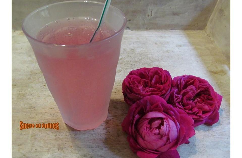 Sirop de roses albanais