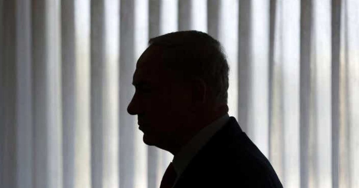 5th Round : shadows, once the curtain partly drawn