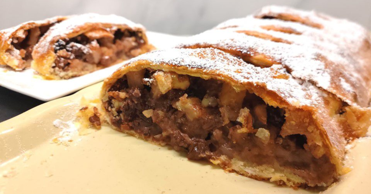 Strudel aux pommes facile à la pâte feuilletée - Recette en vidéo