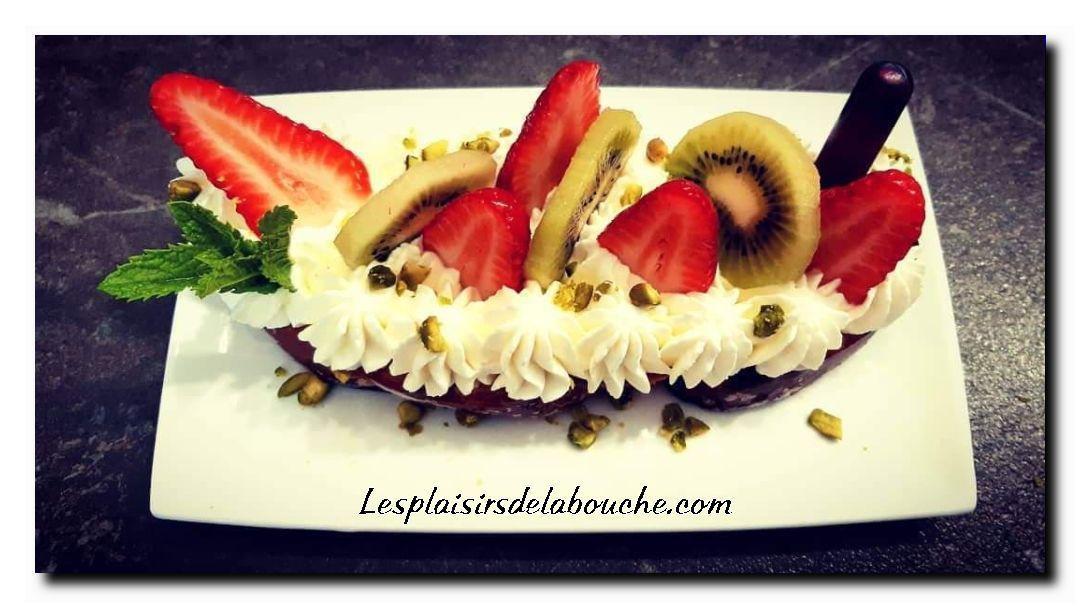 Brioche poêlée fraises kiwi et Chantilly