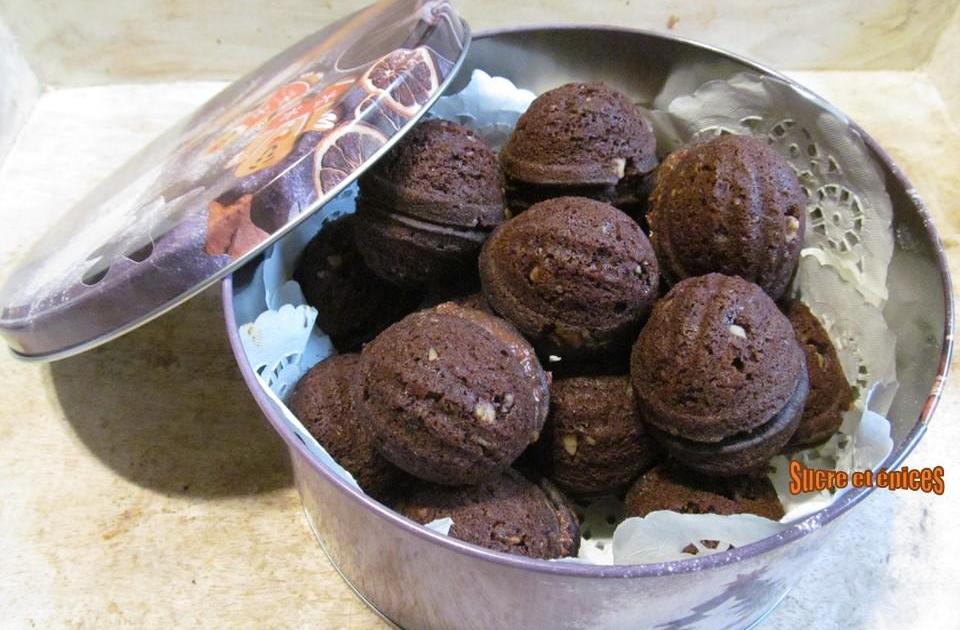Biscuits en forme de noix fourrés aux noix, spéculoos et Nutella