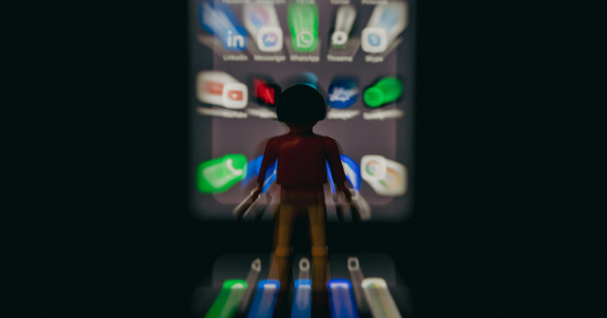 Réseaux sociaux et auteurs : guide de survie sans affect