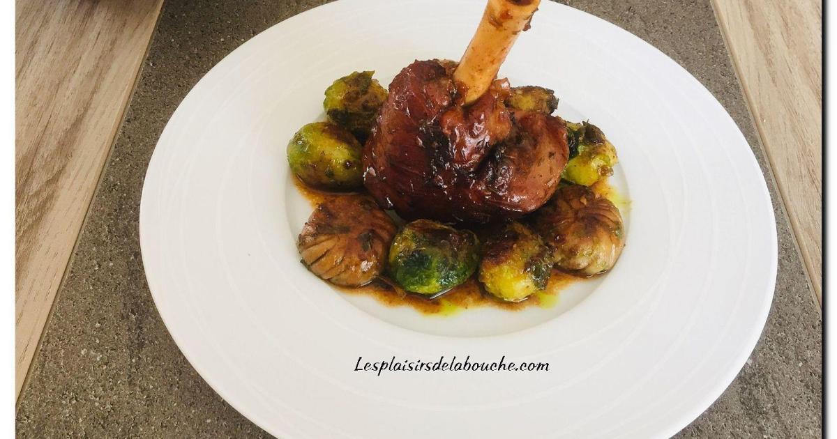 Souris d'agneau au thym, choux de Bruxelles et champignons de Paris.