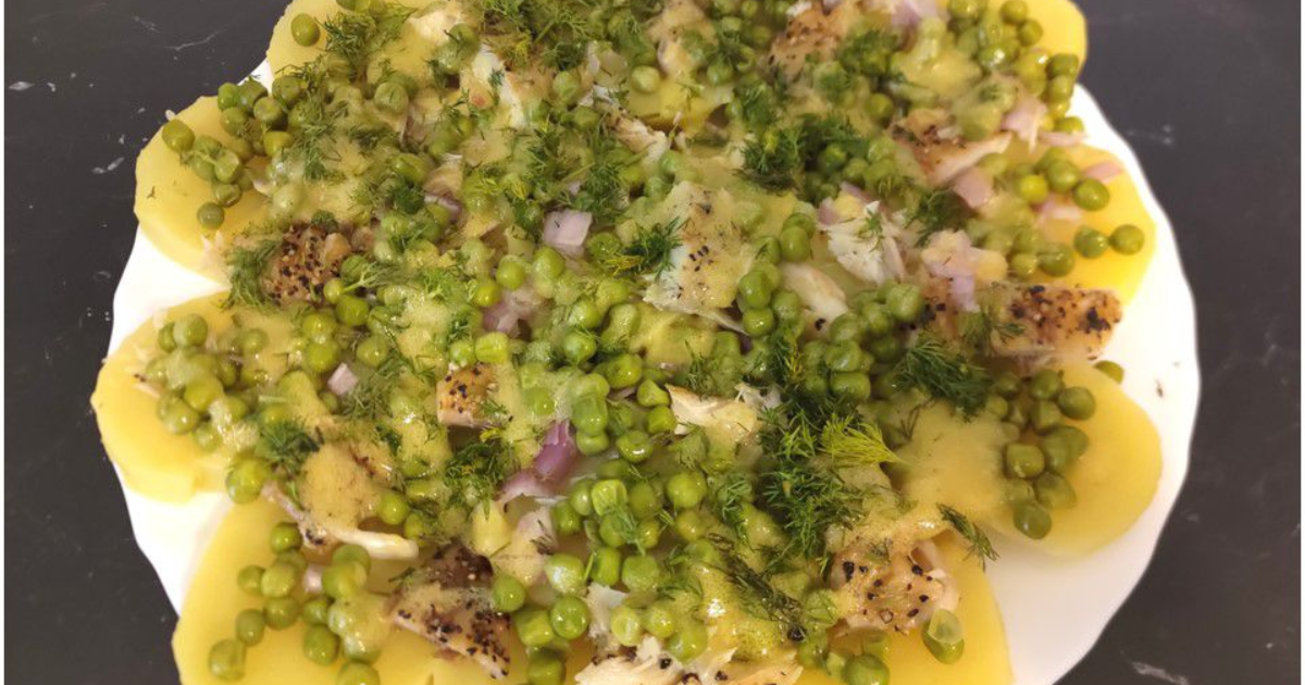 Salade de maquereau fumé au poivre aux pommes de terre et petits pois - Recette en vidéo