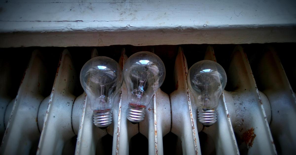 "Hogy nem lesz felejthető propaganda a politikai költészet?"