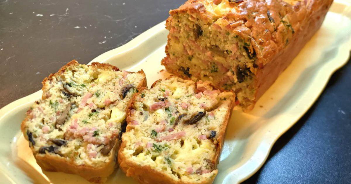 Cake salé aux jambon, fromage et champignons - Recette en vidéo