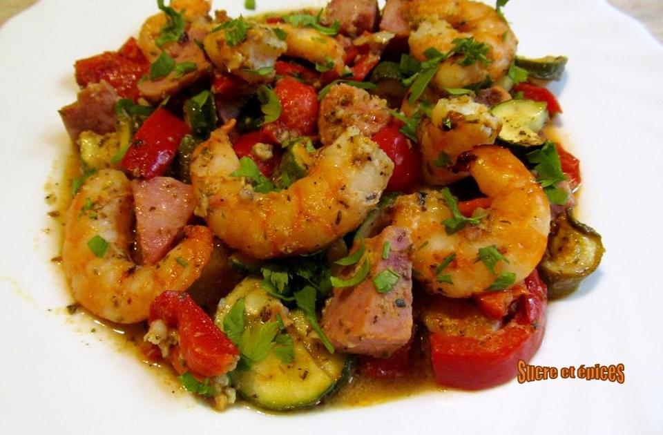 Papillotes de crevettes avec du saucisson à l'ail et des légumes