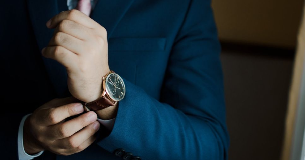 WISHDOIT Montre Acier Inoxydable vs Sport KHTO – L'Élégance Face à la Performance