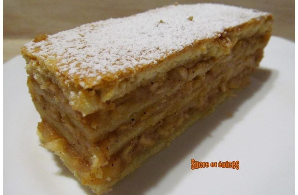 Gâteau aux pommes à la pâte sablée comme un Millefeuille