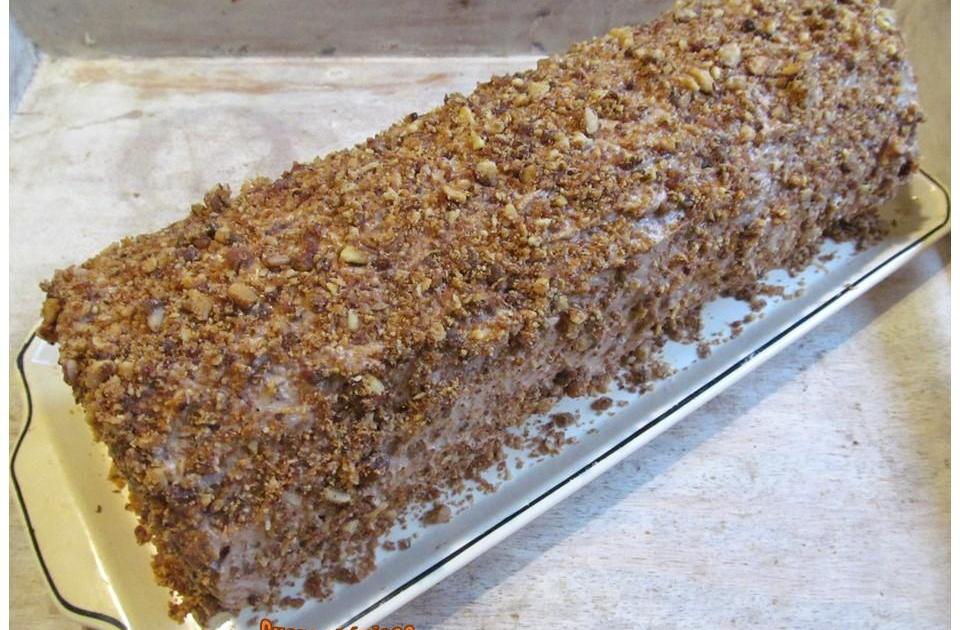 Bûche de Noël roulée au praliné