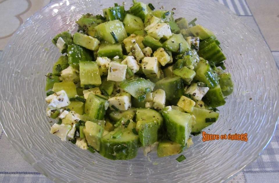 Salade avocat, concombre, feta - Recette en vidéo