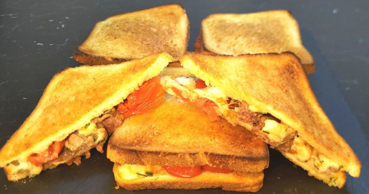 Tartines chaudes au carpaccio de boeuf et à la mozzarella - Recette en vidéo