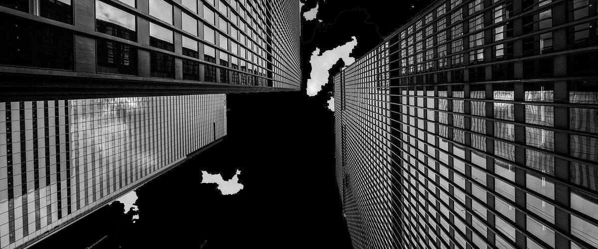 Journée mondiale de sensibilisation à l'autisme - Herbe rouge et ciel noir