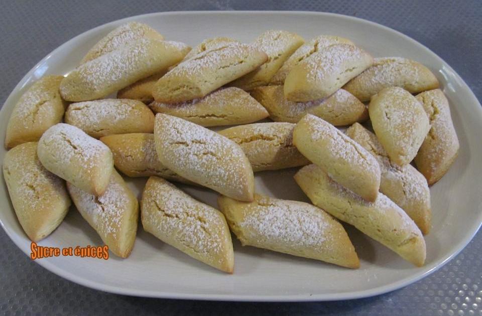 Biscuits simples à l'huile, parfumés au citron - Recette en vidéo