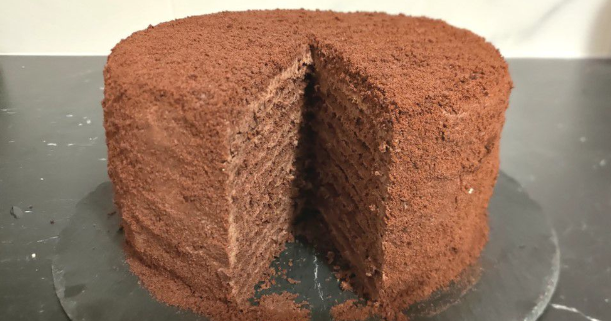 Meilleur gâteau Medovik au chocolat et framboises pour la fête des mamans - Recette en vidéo