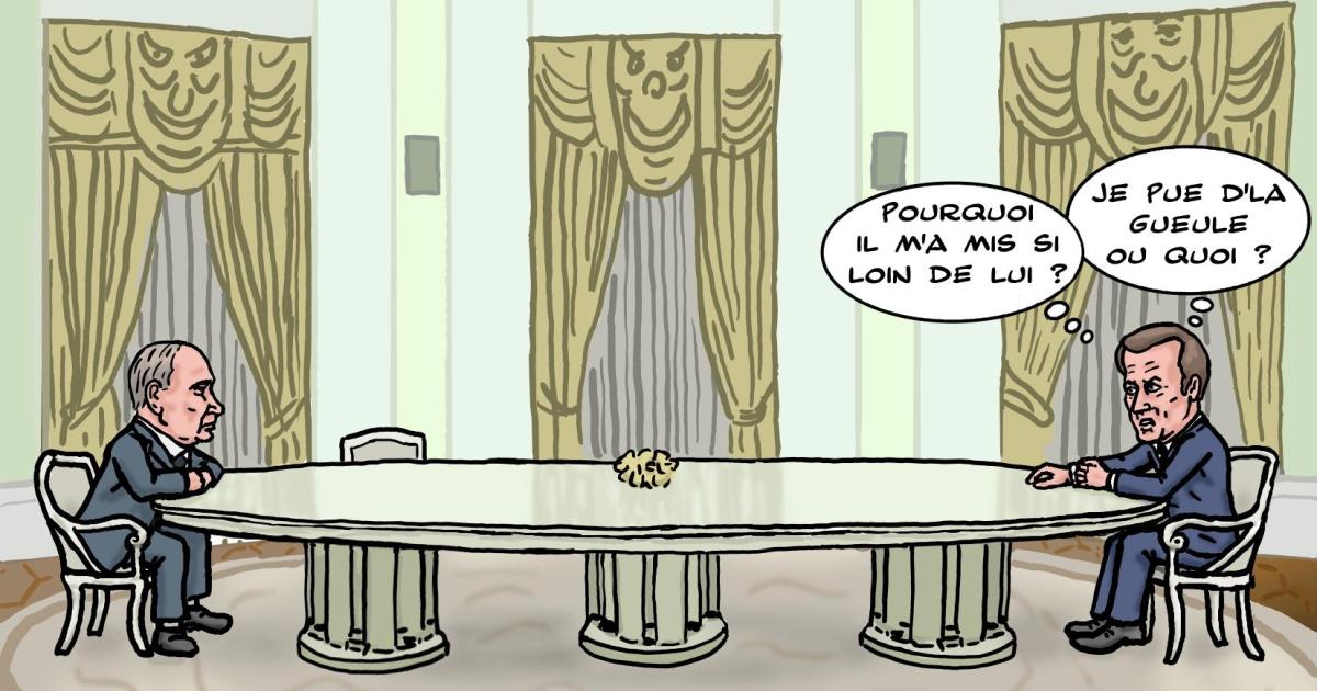 5 mètres séparent Poutine de  Macron