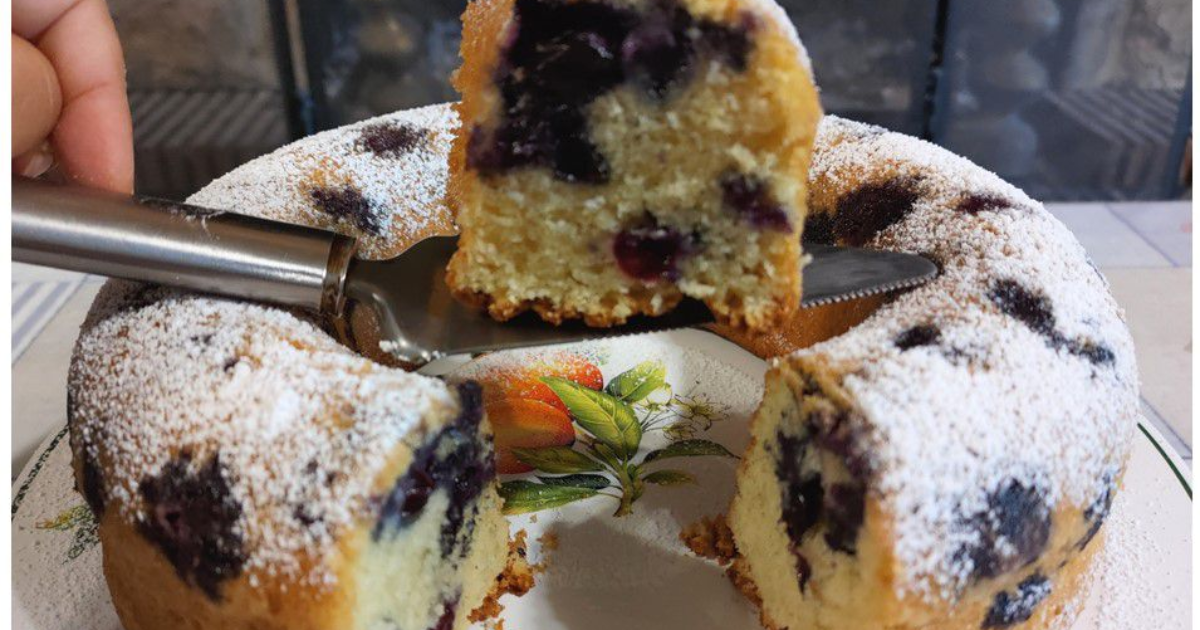 Gâteau moelleux aux myrtilles - Recette en vidéo