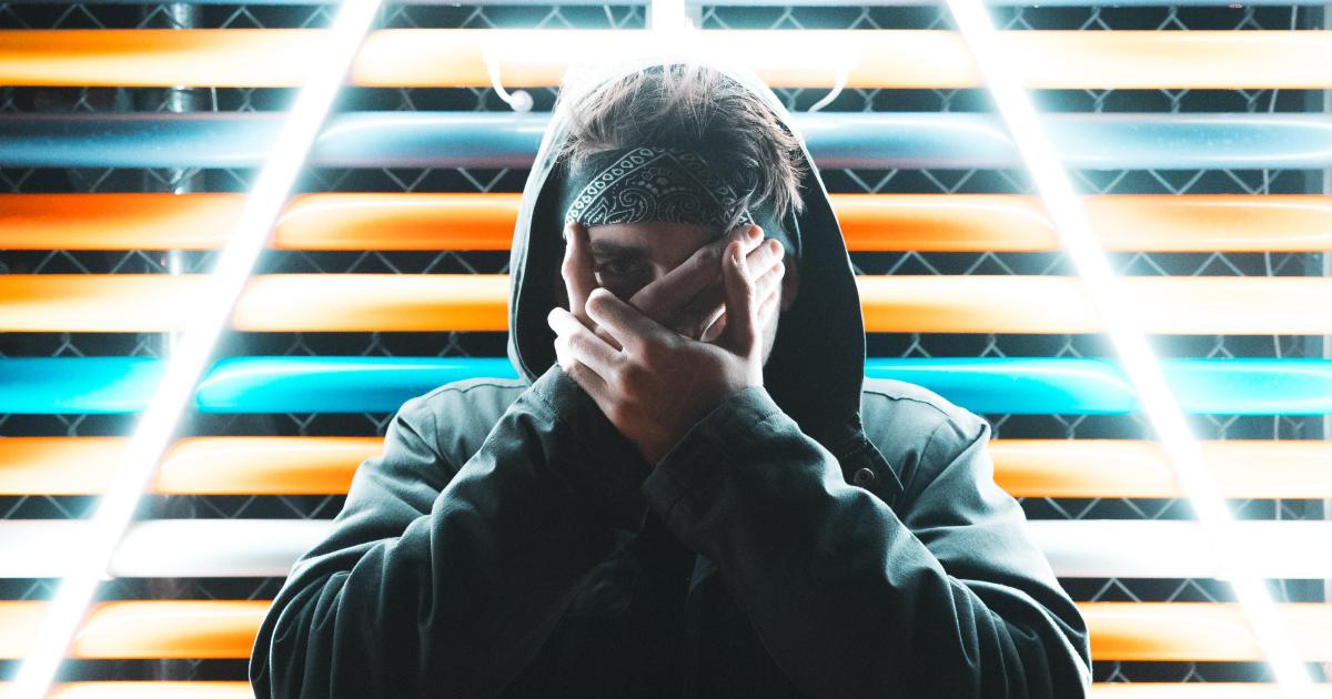 Ne masque pas ta joie :)