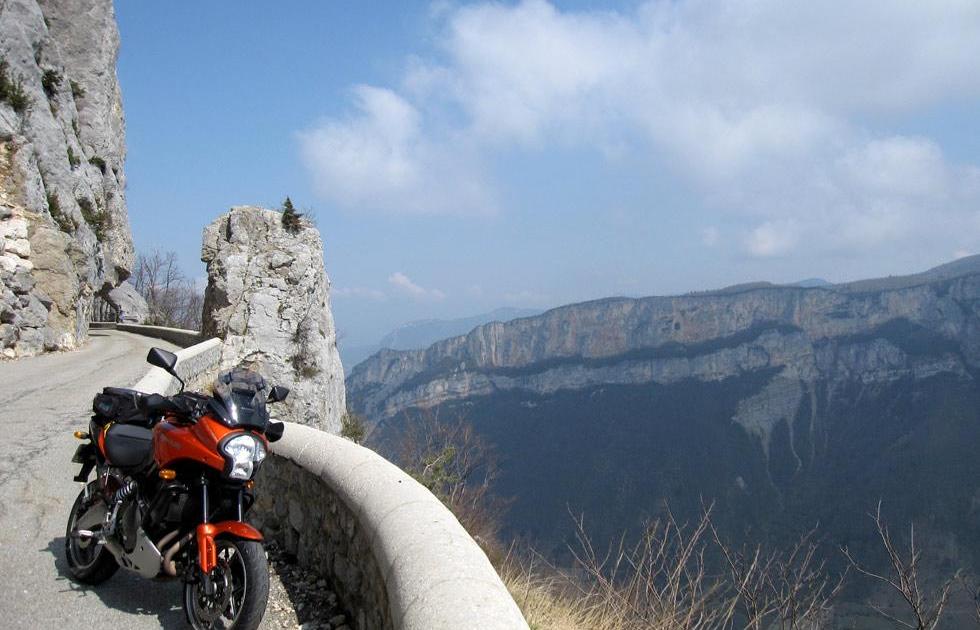 La plaquette du tourisme en moto dispo sur le site de la FMF