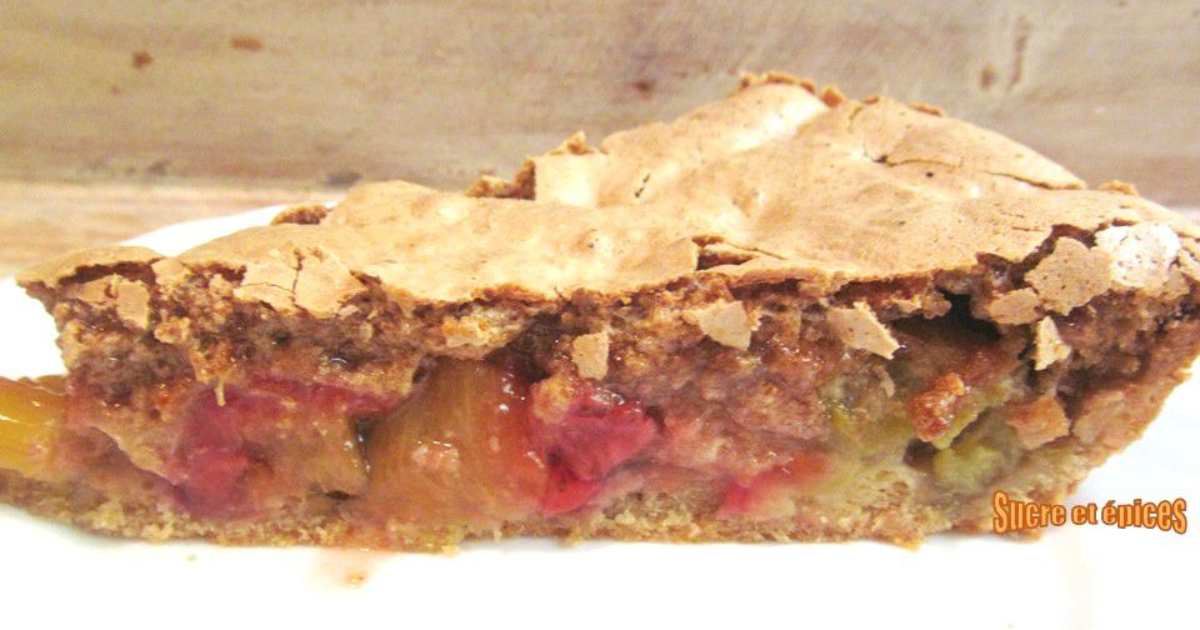 Tarte macaronée rhubarbe, fraises et spéculoos