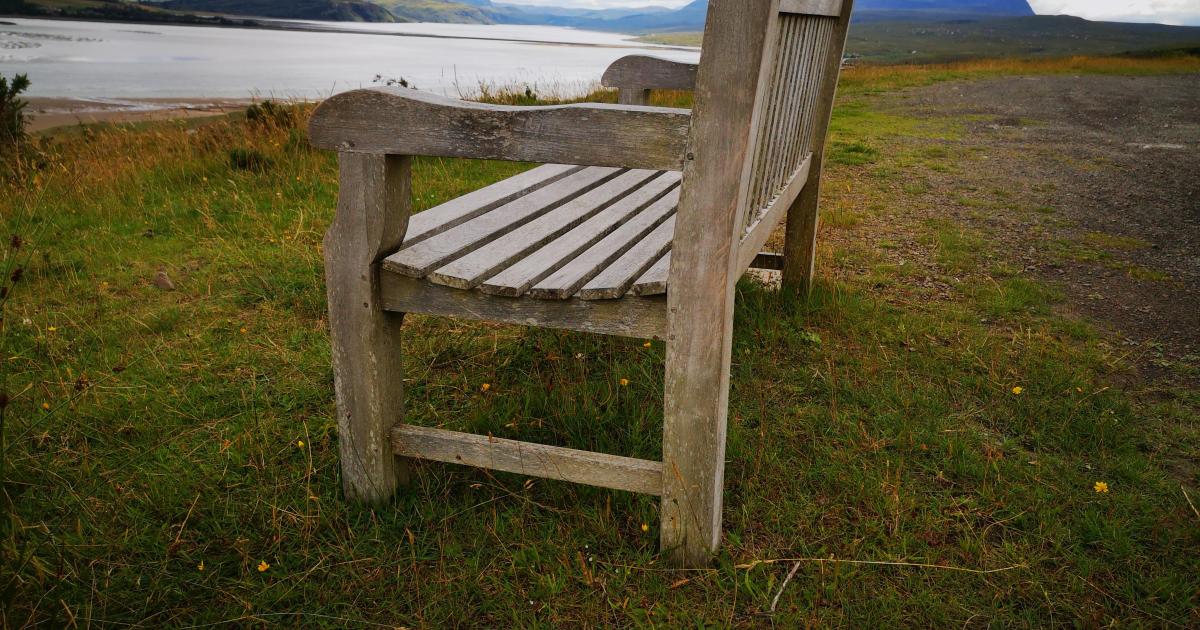 Un banc au bord de l’abîme