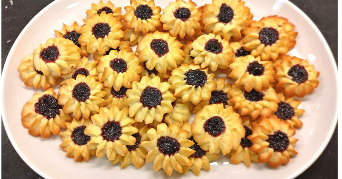 Biscuits sablés pochés en forme de fleurs (Kourabié de Bakou) - Recette en vidéo