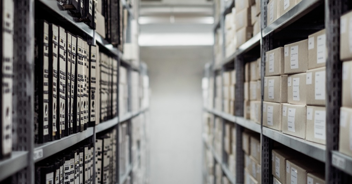 Défi : un polar des années 50 entre un gendarme et une archiviste