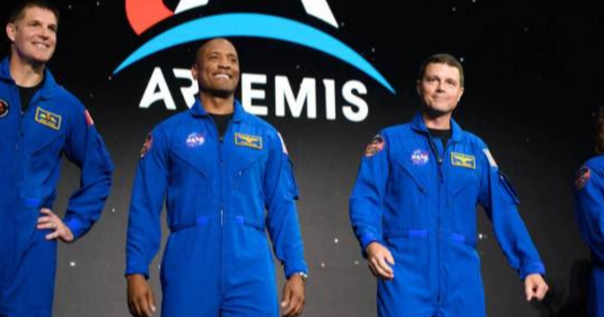 (BACK) TO THE MOON ...(and Black is Beautiful)