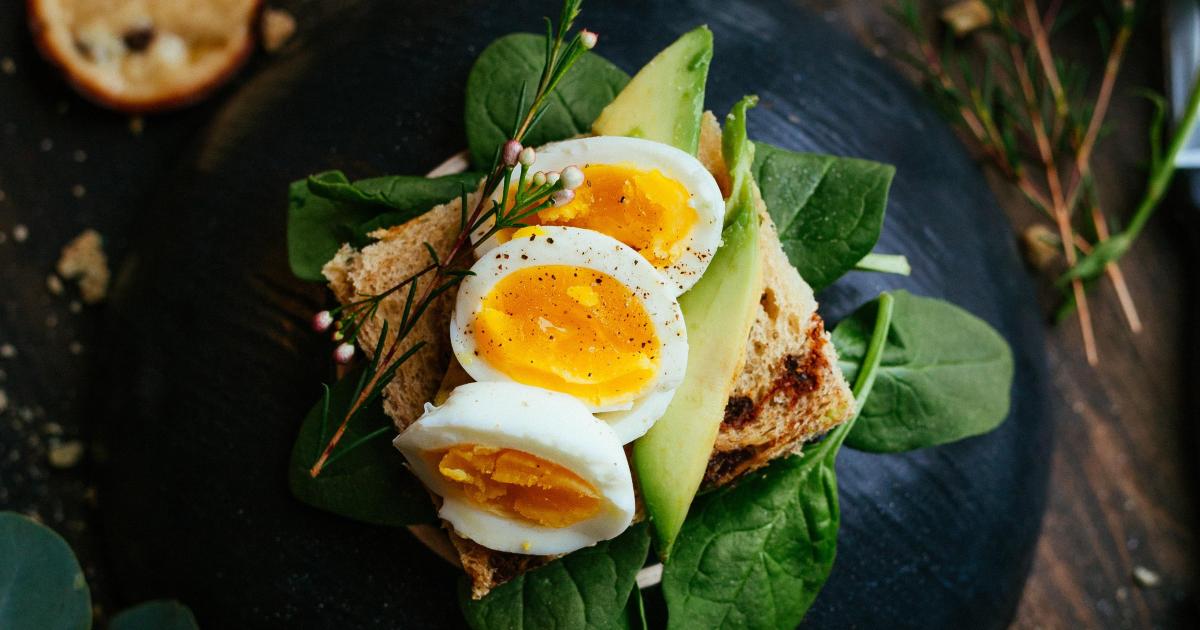 Nids de Pâques aux champignons et oeufs