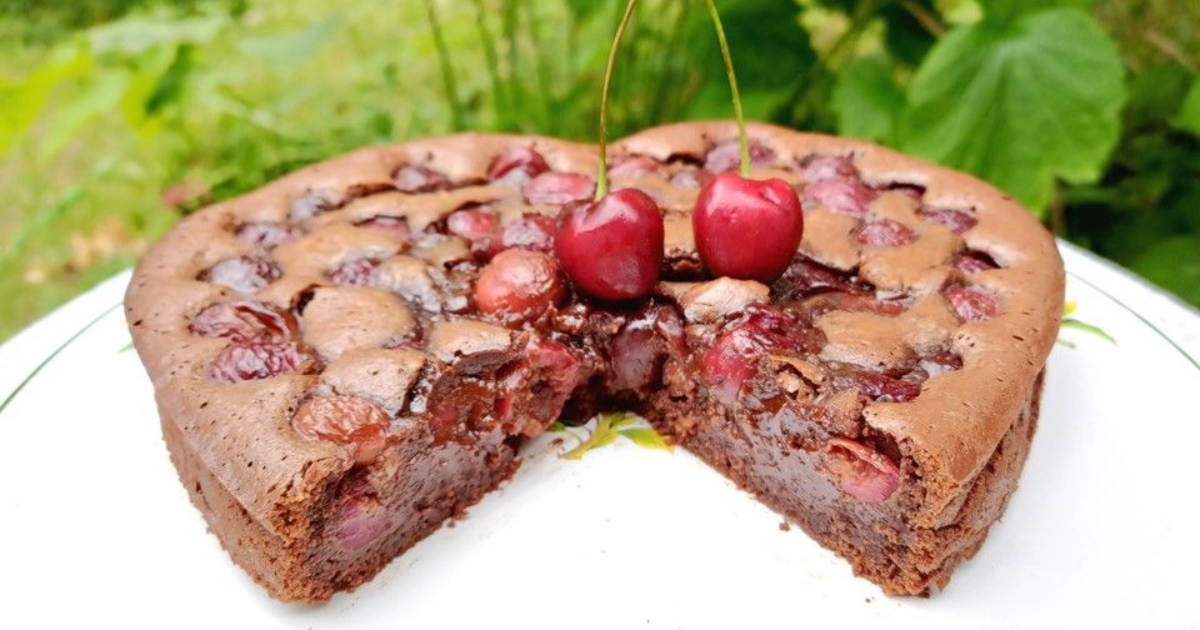 Fondant au chocolat noir et aux cerises - Recette en vidéo