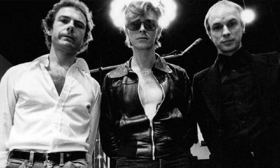 De « Boys keep swinging » à « China Girl » : de la suite dans les idées