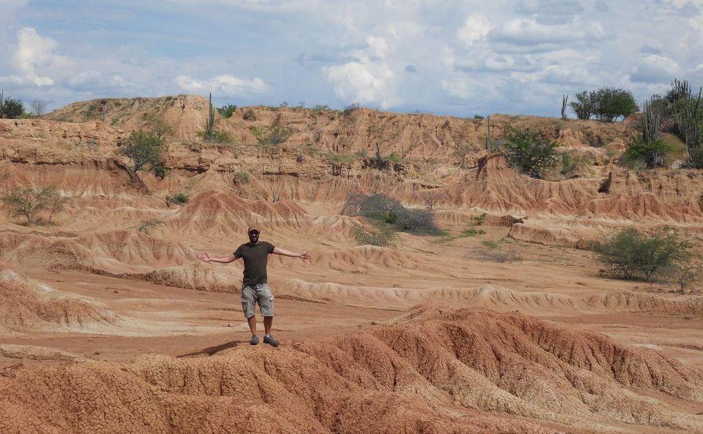 Apres les sommets enneiges, le désert et les statues