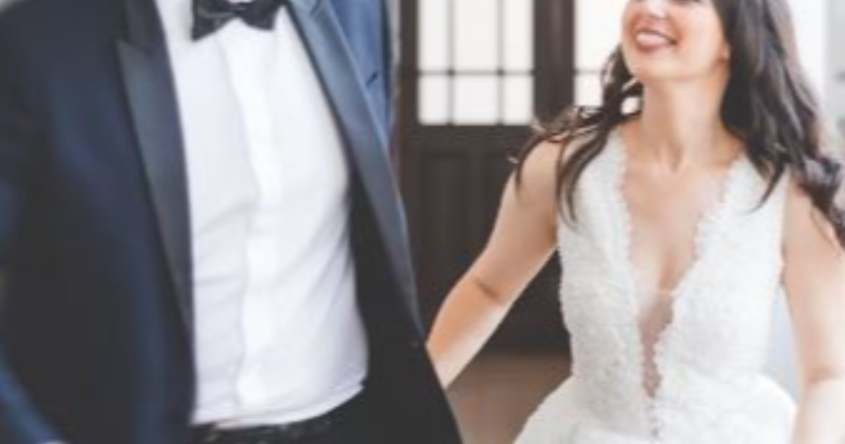 Continuez cette phrase : les fiancés sont sur le point de se dire oui quand soudain...