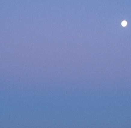 Le bleu du ciel des soirs d’été