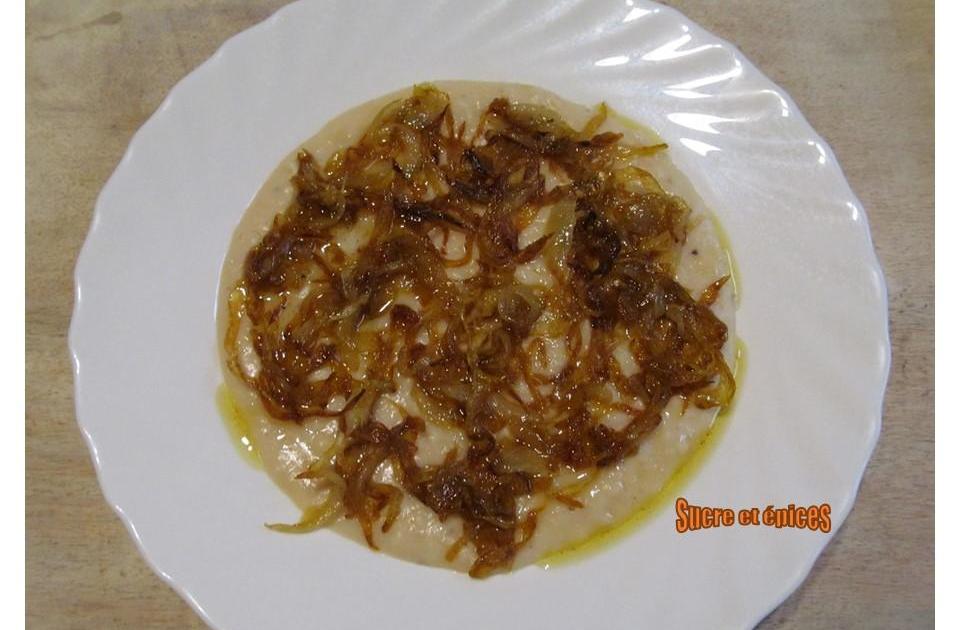 Purée de haricots blancs avec des oignons grillés - Fasole facaluita (vegan)
