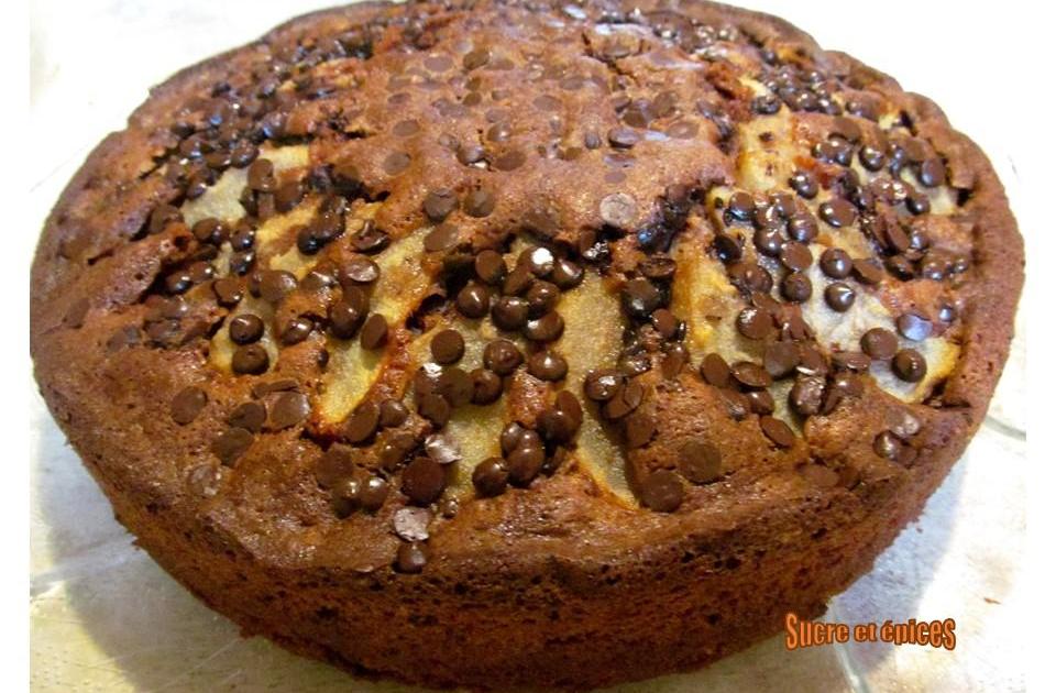 Gâteau au chocolat, noix et poires