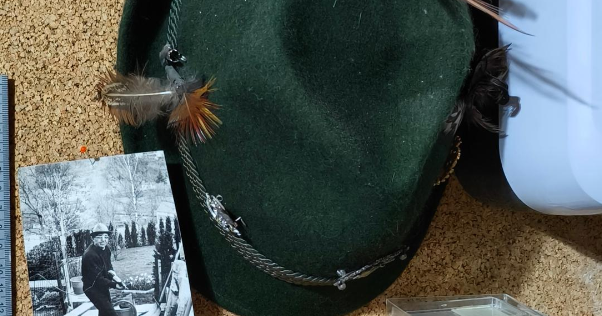 Le chapeau et les plumes (le chapeau de papa)