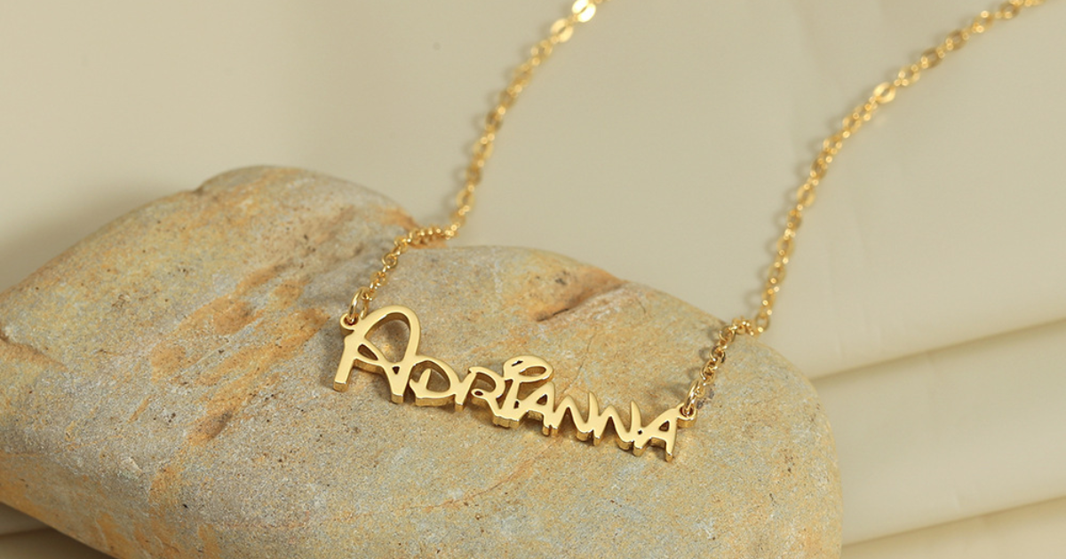 The Power of Personalized Necklaces: Unveiling Sentiments in Customized Jewelry