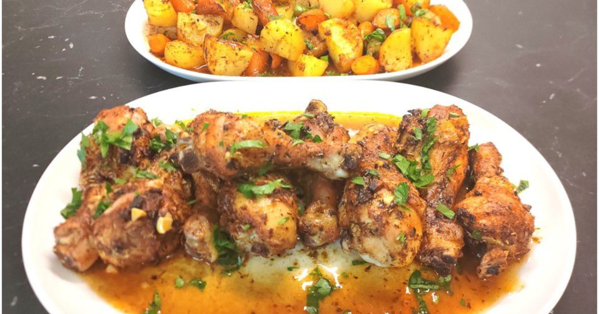 Pilons de poulet au paprika avec des pommes de terre et des carottes - Recette en vidéo