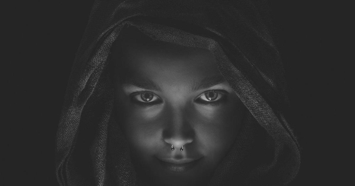 Portrait d'une belle jeune femme