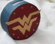 super-héros en carton