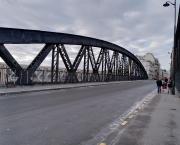 Le pont et la petite fille