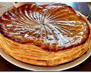 Galette des rois au chocolat et pâte feuilletée maison.