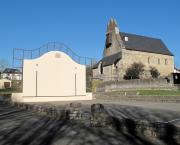 Eliza zeinütegi hiru püntakoak : Züberoa katolikoaren bürragertze? / Les églises à clochers calvaires : fidélité de la Soule au catholicisme ?